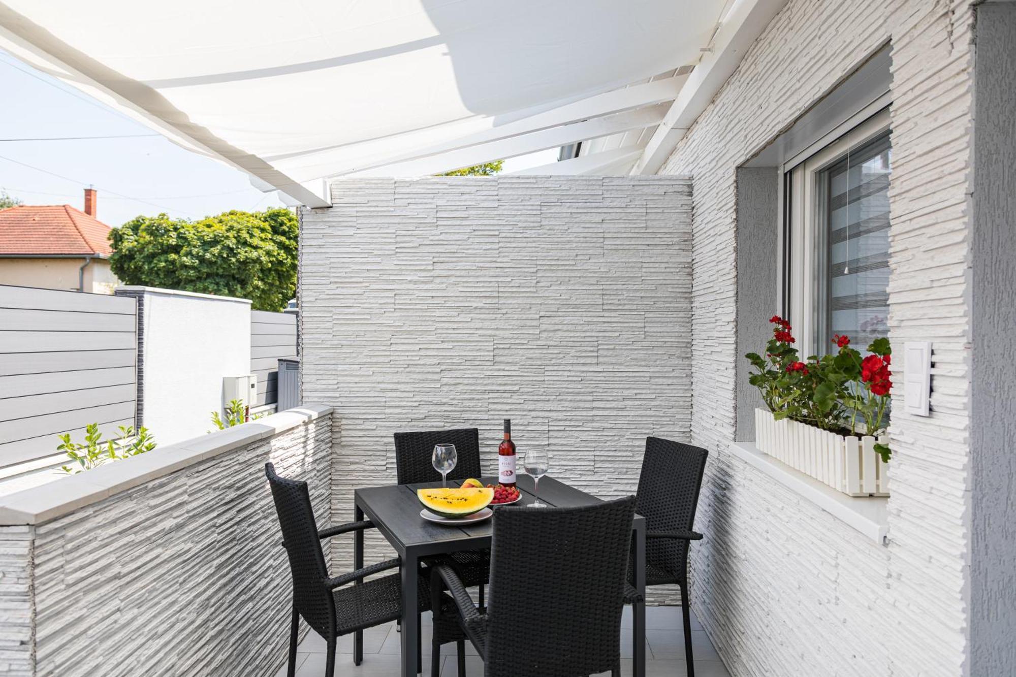Balatonic Lemon Apartmanhaz Siofok Exterior photo