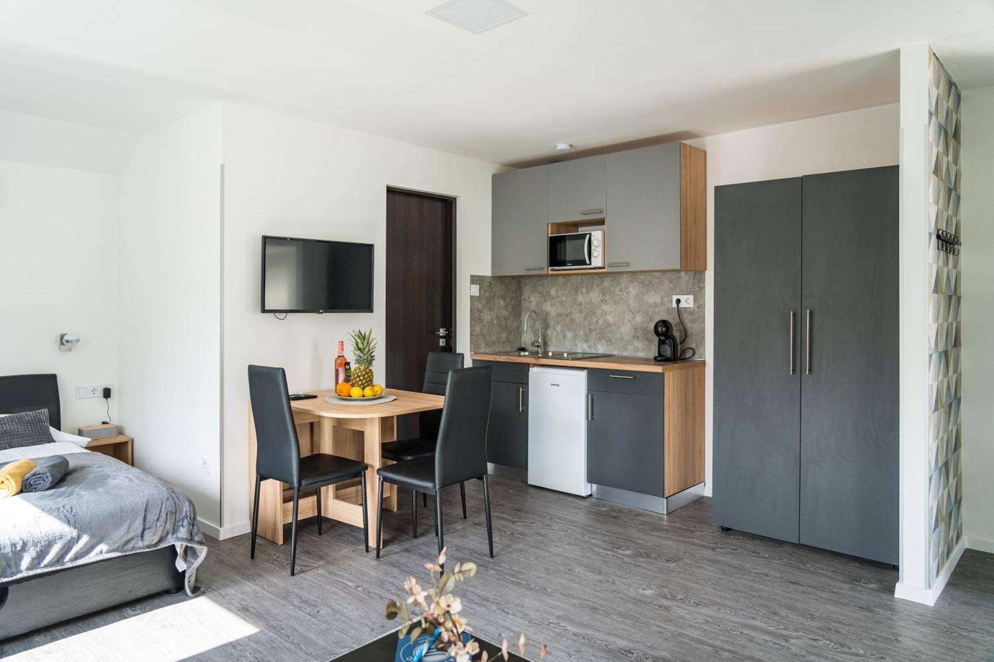 Balatonic Lemon Apartmanhaz Siofok Exterior photo