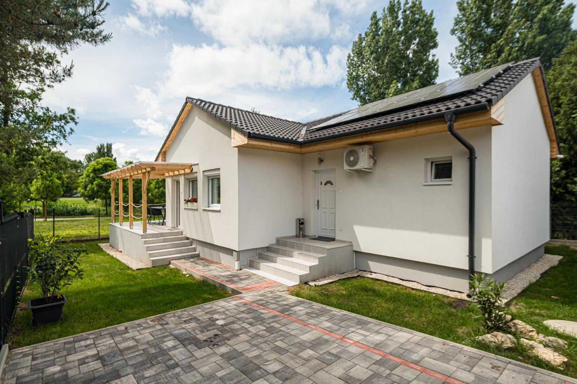 Balatonic Lemon Apartmanhaz Siofok Exterior photo