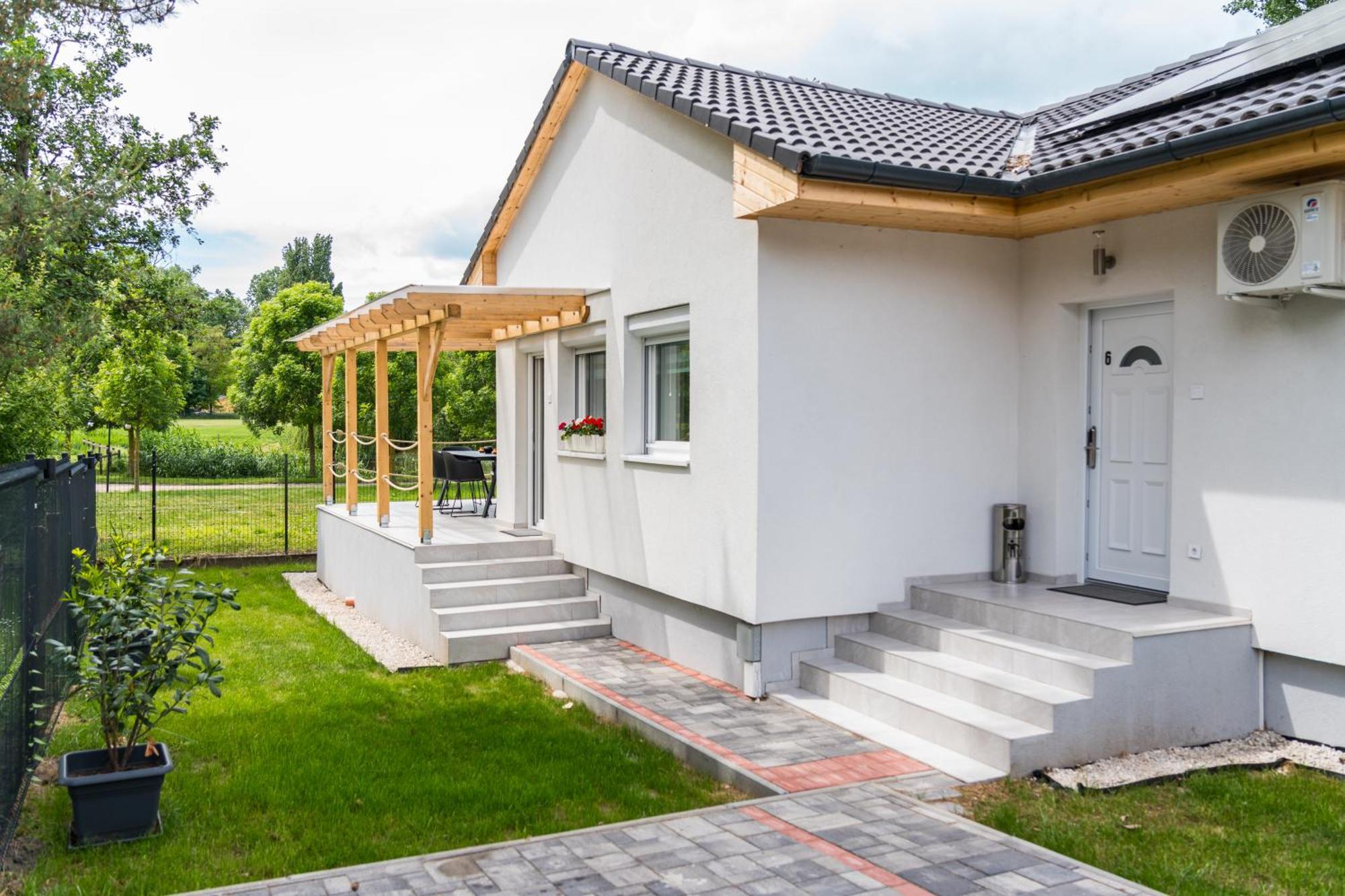 Balatonic Lemon Apartmanhaz Siofok Exterior photo